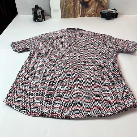 Levi’s printed 100# cotton short sleeve button down shirt - Picture 7 of 9